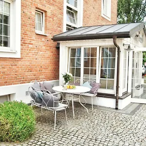 https://american-house-hennela.warsawhotelspoland.com